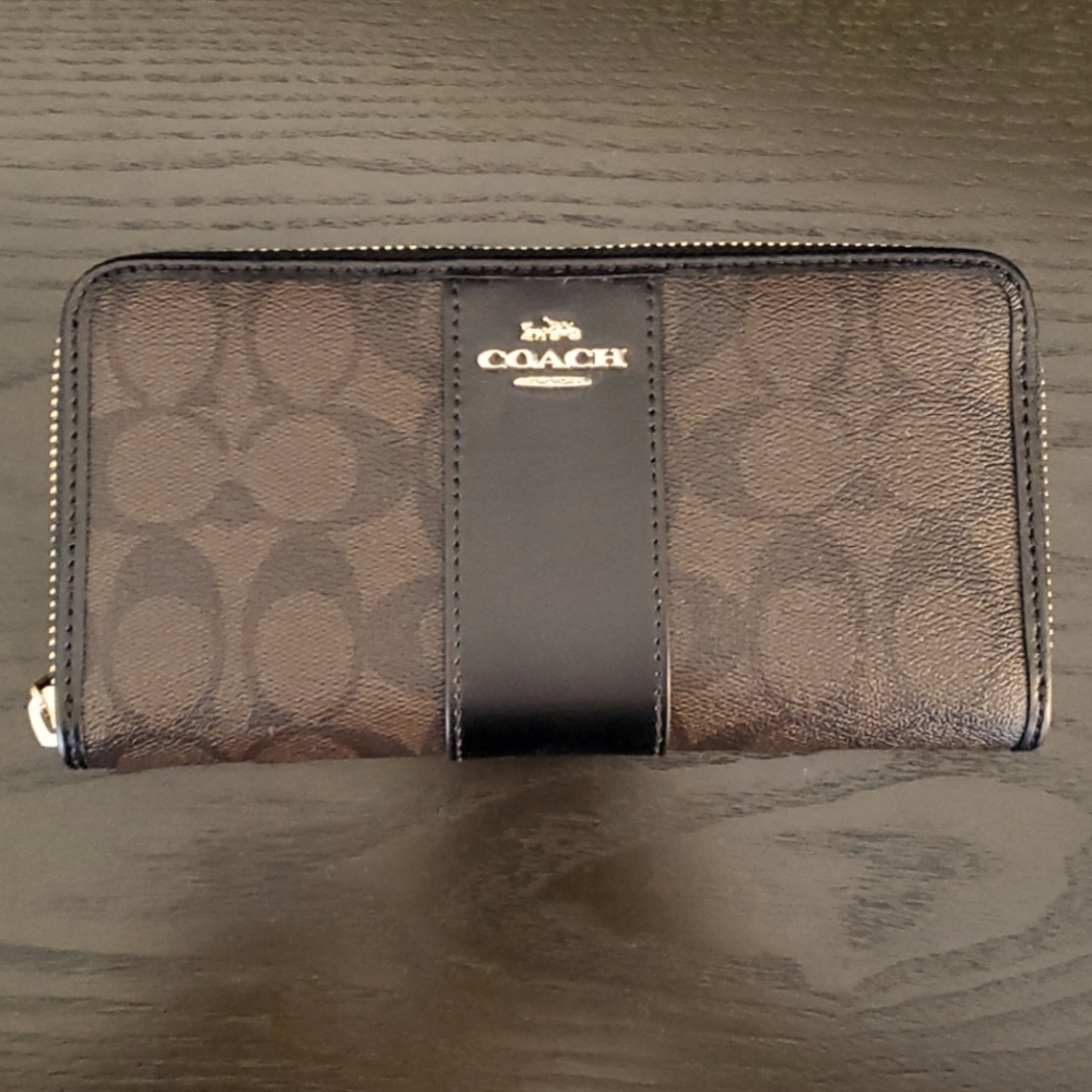 Coach Logo Accordion Wallet